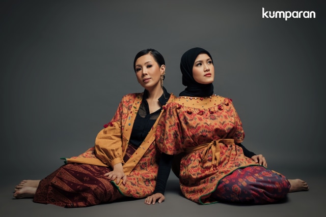 Renitasari dan Nadya Natasha untuk program kumparanWOMAN, 'My Mom, My Inspiration'. Stylist: Anantama Putra, Makeup for Nadya: Linda Kusumadewi, Busana: Happa by Mel Ahyar. Foto: SweetEscape