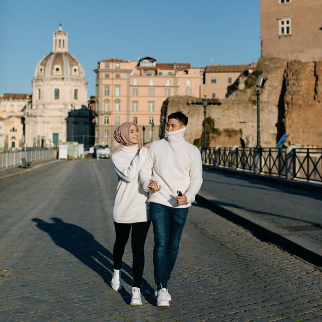 Citra Kirana dan Rezky Aditya menikmati bulan madu mereka dengan mengelilingi negara Italia yang memukau. Foto: Instagram @citraciki