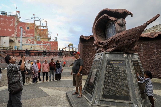 Kapal PLTD Apung Tsunami Aceh (1).JPG