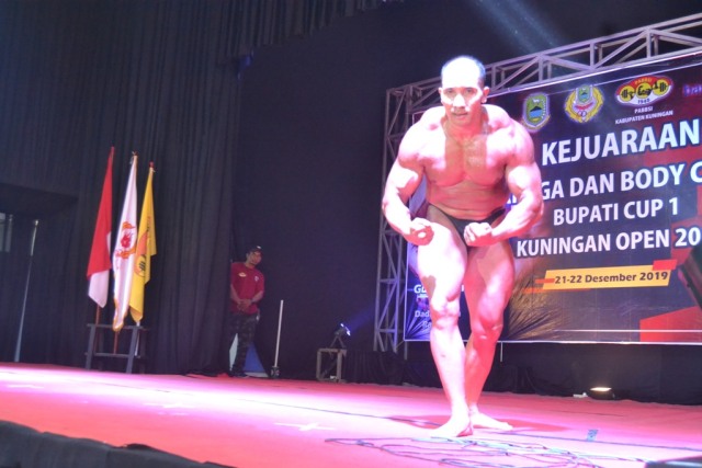 Puluhan binaragawan dari kabupaten/kota se-Jawa Barat unjuk gigi pada ajang kejuaraan Binaraga dan Body Contest Bupati Cup I Kuningan Open 2019. (Andri Yanto)