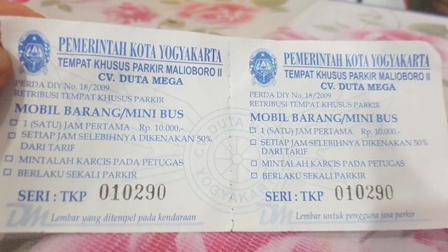 Karcis parkir yang didapatkan oleh salah seorang wisatawan saat berkunjung ke Yogyakarta. Foto: twitter/@ajiholic
