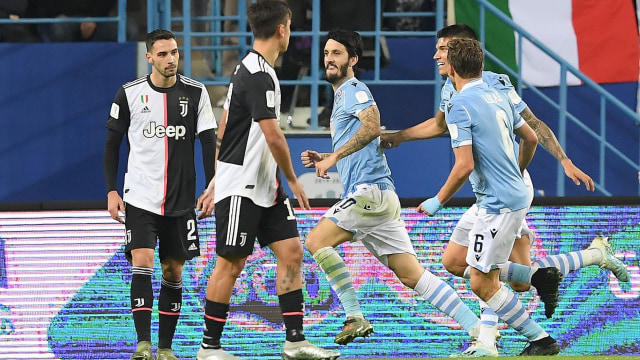 Lazio merayakan gol ke gawang Juventus. Foto: REUTERS/Alberto Lingria