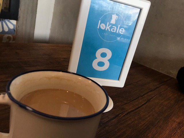 Asmako mengawali usaha kopi Lokale dari kopi susu. Foto: Teri/Hi!Pontianak