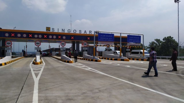 gerbang tol singosari-gigih mazda.jpg