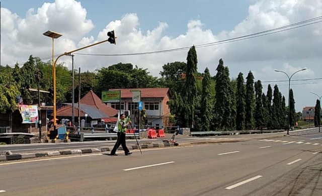 Polisi Kembali Olah TKP Kecelakaan di Jalan Surabaya-Malang