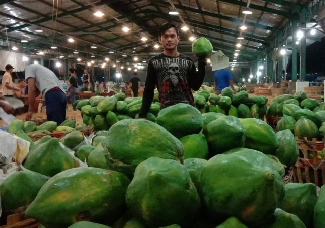 Jelang Natal dan Tahun Baru, Stok Buah dan Sayur di PIOS Aman