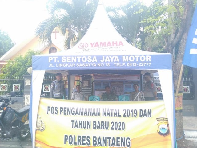 Polres Bantaeng Dirikan pos keamanan di 4 titik tempat ibadah gereja di Bantaeng. (Makassar Indeks/M.Nur).