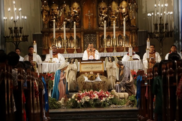 Suasana Misa Natal di Gereja katedral, Jakarta Pusat, Rabu (25/12).  Foto: Jamal Ramadhan/kumparan 