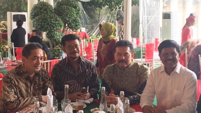 Para Menteri Kabinet Indonesia Maju di Kediaman Johnny G Plate, Jakarta.  Foto: Muhammad Dariman/kumparan