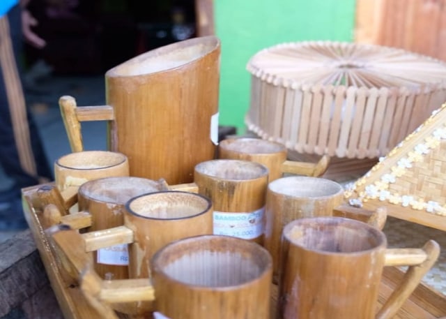 Penyandang Disabilitas di Gowa Hasilkan Kerajinan  Bambu  