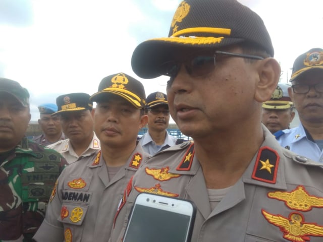 Kapolda Bangka Belitung, Brigjend Pol Anang Syarif Hidayat, saat meninjau pelabuhan.