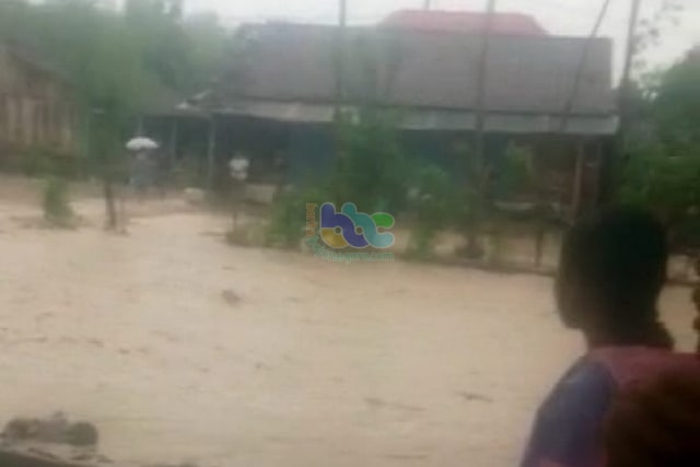 Kondisi rumah warga di Desa Bobol Kecamatan Sekar, yang tergenang luapan air sungai Kaliklampok. Rabu (25/12/2019)