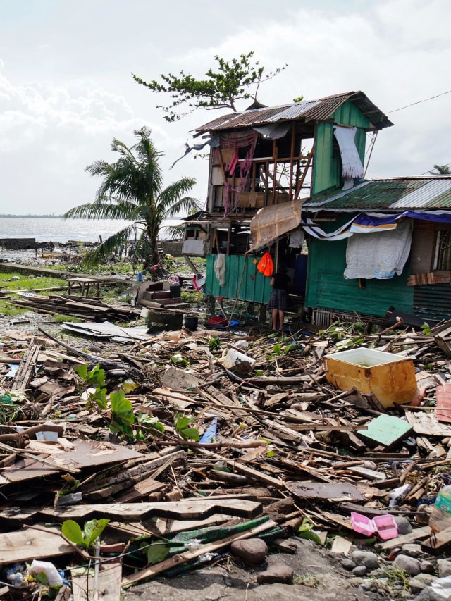 Dampak topan Phanfone di Filipina. Foto: AFP/BOBBIE ALOTA