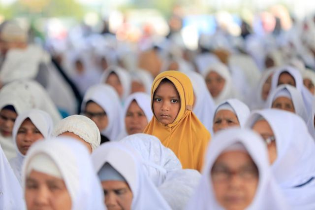 Warga menghadiri pusat peringatan 15 Tahun Tsunami Aceh di Kabupaten Pidie. Foto: Suparta/acehkini 