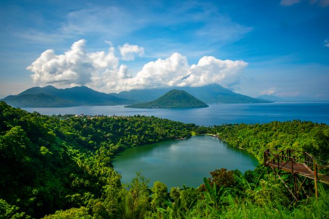 Pesona Maitara, Pulau Indah di Uang Pecahan Seribu Rupiah Lama (15950)