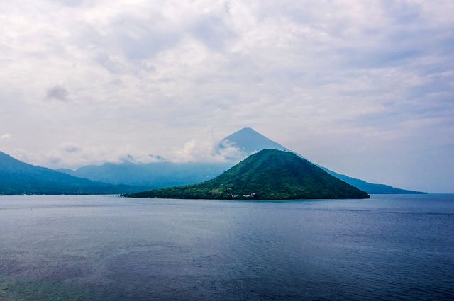 Pesona Maitara, Pulau Indah di Uang Pecahan Seribu Rupiah Lama (15949)