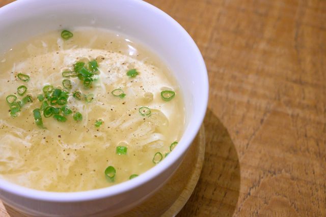 menu makan keluarga: sup telur  Foto: Shutterstock
