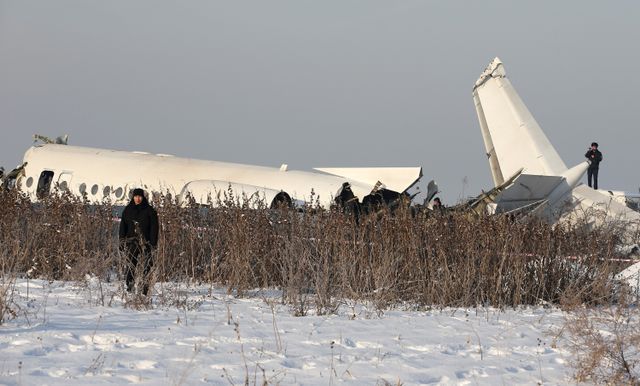 Ilustrasi kecelakaan pesawat. Foto: REUTERS / Pavel Mikheyev