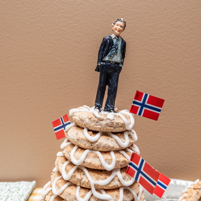 Kransekage khas Denmark dan Norwegia