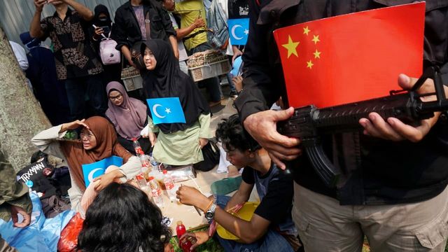 Neno di Aksi Uighur: Kebiadaban Disembunyikan, tapi Bau Busuk Merebak (560988)