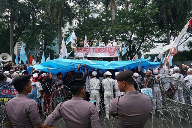 Neno di Aksi Uighur: Kebiadaban Disembunyikan, tapi Bau Busuk Merebak (560987)