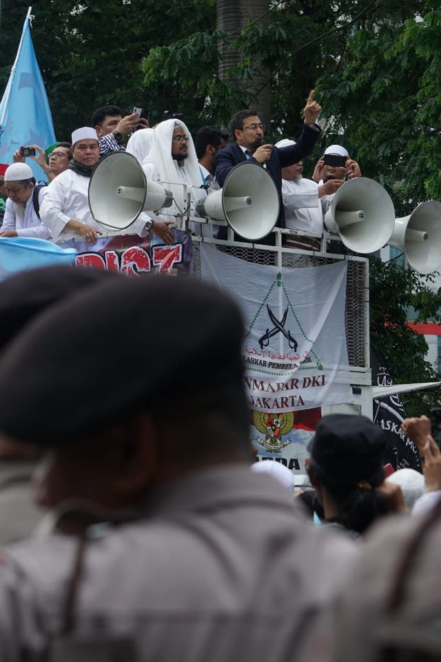 Perwakilan warga uighur saat berorasi di depan Kedutaan Besar China, Jakarta, Jumat (27/12). Foto: Fanny Kusumawardhani/kumparan