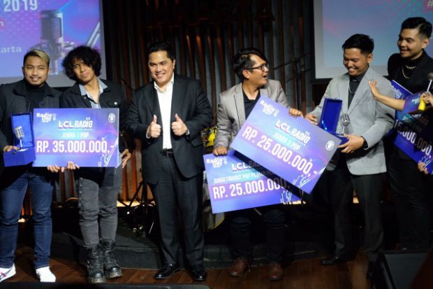 Erick Thohir, Ketua Umum PRSSNI Pusat periode 2019-2023 (ke-3 dari kiri dan para pemenang lomba cipta lagu