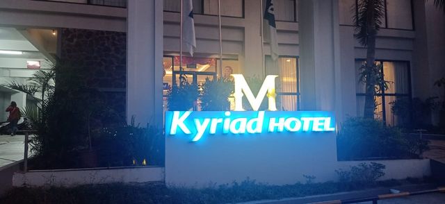 Tampak depan Kyriad M Hotel Sorong, foto : Ana