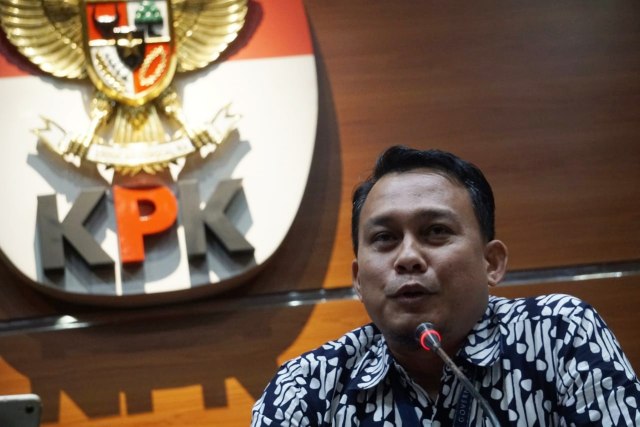KPK Geledah 2 Kantor di Bekasi dan Jakarta Terkait Kasus Suap Bansos Corona (1)
