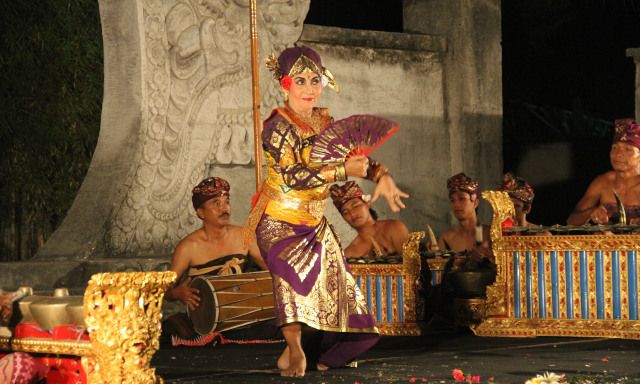 Ni Luh Menek, maestro tari Bali yang mendapat kesempatan tampil di Bentara Bali (IST)