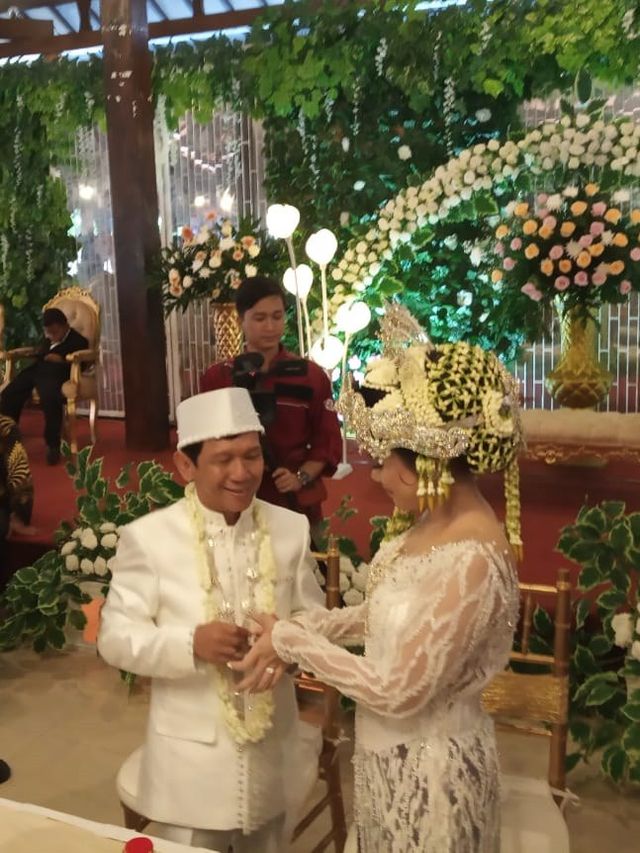 Pernikahan komedian Ginanjar Sukmana dan Tiara Amalia, di Griya Ageng Selasar, Depok, Jawa Barat, Minggu (29/12).  Foto: Giovanni/kumparan 