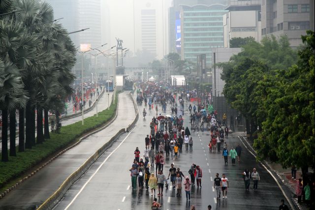 Suasana di Car Free Day (CFD) di Jalan Sudirman-Thamrin, Jakarta, Minggu (29/12).  Foto: Nugroho Sejati/kumparan 