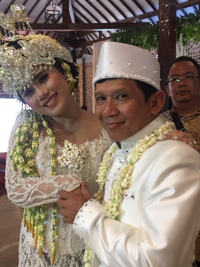 Pernikahan Komedian Ginanjar Sukmana dan Tiara Amalia, di Griya Ageng Selasar, Jalan Kalimulya, Depok, Jawa Barat, Minggu (29/12). Foto: Giovanni/kumparan 