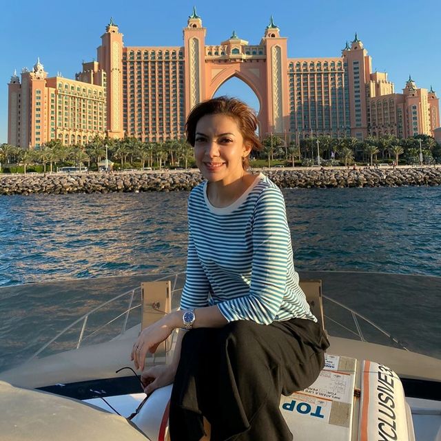 Gaya liburan Najwa Shihab di Dubai