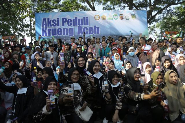Foto: Aksi Mapala Leuser Bersihkan Krueng Aceh dari Sampah Plastik (286659)