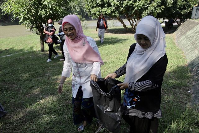 Foto: Aksi Mapala Leuser Bersihkan Krueng Aceh dari Sampah Plastik (286663)