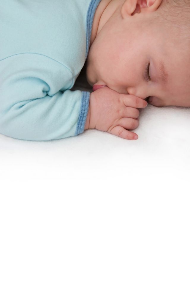 Bayi Isap Jempol PTR Foto: Shutterstock