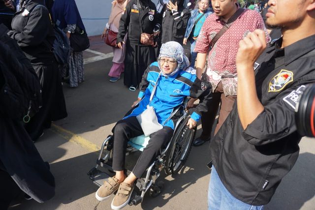 Pendukung Ahmad Dhani di LP Cipinang