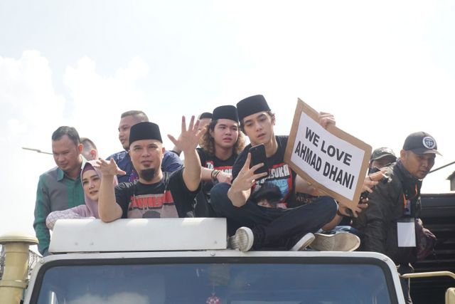 Ahmad Dhani keluar dari Lapas Cipinang