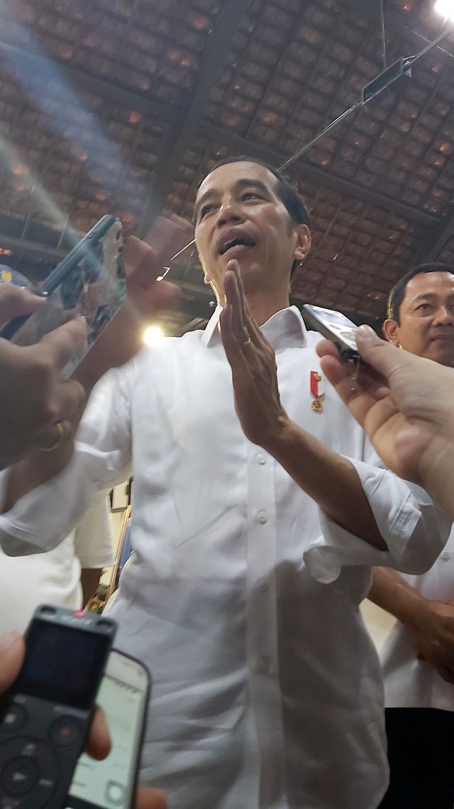 Presiden Joko Widodo saat di Kota Lama Semarang. Foto: Afiati Tsalitsati/Kumparan