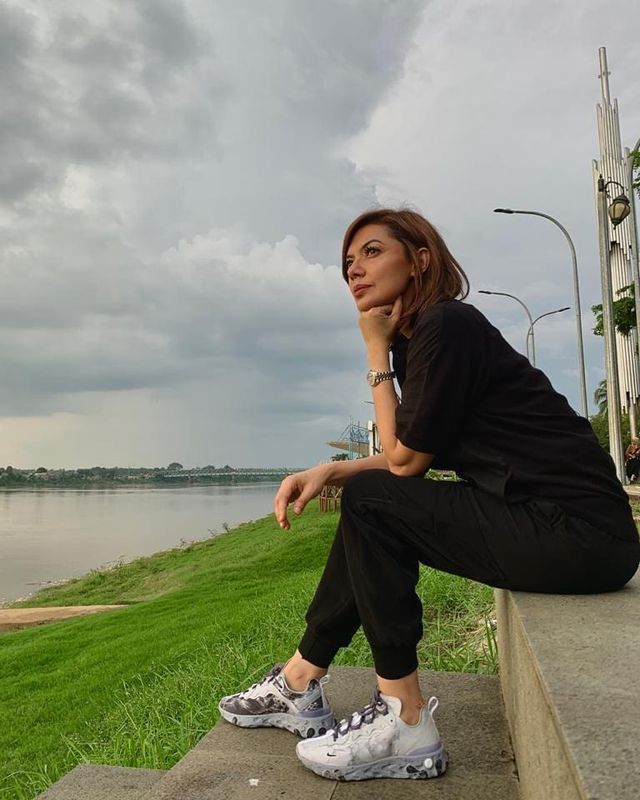 Foto Gaya Najwa  Shihab  Pakai Sneakers  Hypebeast Kekinian 