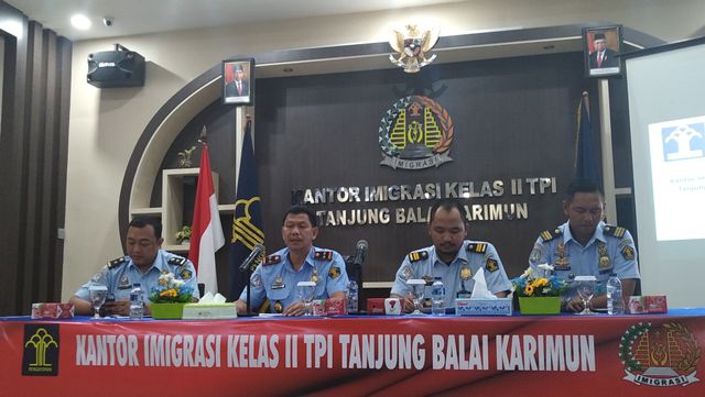 ﻿﻿﻿Kepala Imigrasi Kelas II TPI Tanjungbalai Karimun .Darmunansyah. Foto : Khairul S/kepripedia.com 