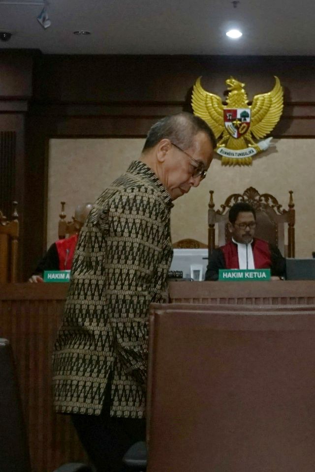 Mantan Direktur Utama PT Garuda Indonesia, Emirsyah Satar di Pengadilan Tipikor, Jakarta, Senin (30/12).  Foto: Nugroho Sejati/kumparan