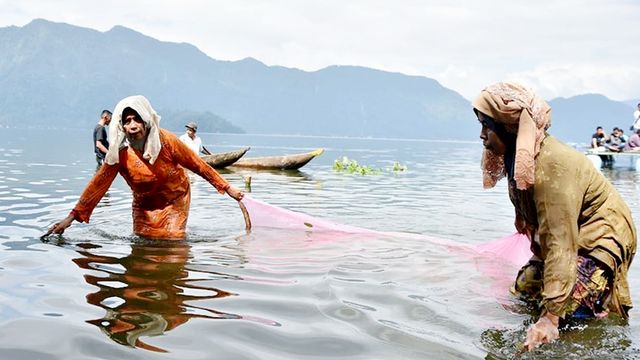Festival Rinuak di Danau Maninjau, Kabupaten Agam, Sumatera Barat (Foto: Humas Pemkab Agam)