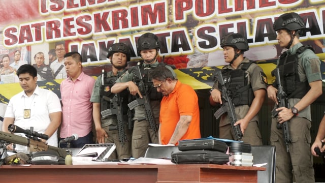 Konferensi pers pengungkapan kasus senjata api ilegal milik Abdul Malik, di Polda Metro Jaya, Jakarta, Selasa (31/12). Foto: Iqbal Firdaus/kumparan