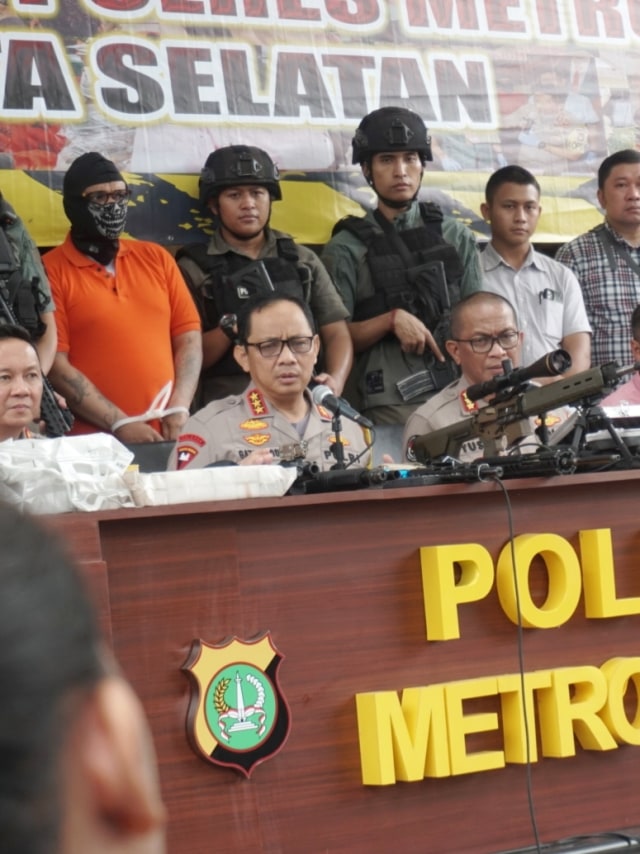 Konferensi pers pengungkapan kasus senjata api ilegal milik Abdul Malik, di Polda Metro Jaya, Jakarta, Selasa (31/12). Foto: Iqbal Firdaus/kumparan