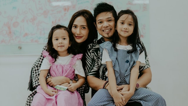 Cara Artika Sari Devi Seimbangkan Waktu Belajar dan Bermain Anak Selama di Rumah (618410)