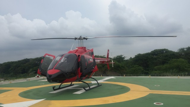 Helikopter milik PT Whitesky Aviation yang melayani pariwisata ke Bandung dan Anyer. Foto: Moh Fajri/kumparan 