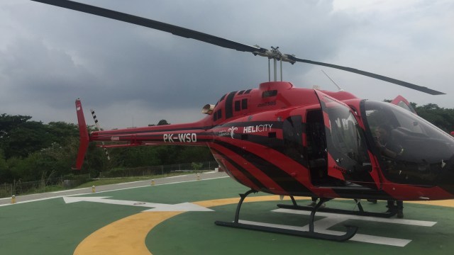 Helikopter milik PT Whitesky Aviation yang melayani pariwisata ke Bandung dan Anyer. Foto: Moh Fajri/kumparan 