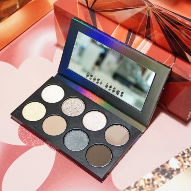 12 Pilihan Eyeshadow untuk Riasan Mata Lebih Maksimal (43113)